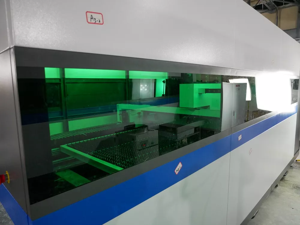 FL-L1560FH-30000-IPG Лазерный станок с кабинетной защитой для резки листового металла