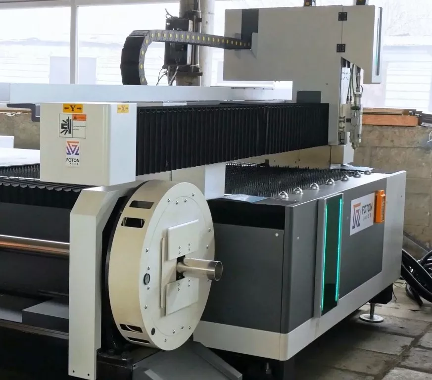 FL-L2060FR-12000-D220-IPG Лазерный станок для резки листового металла и труб