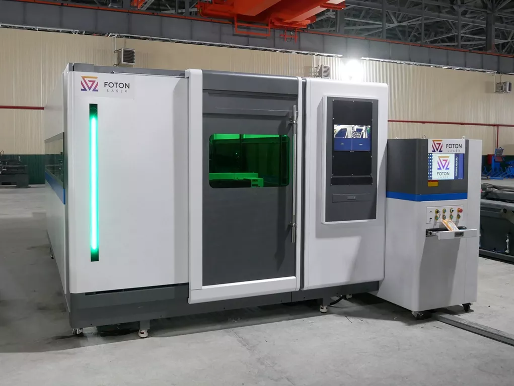 FL-L1530FHR-8000-D350-Raycus Лазерный станок для резки листового металла и труб с кабинетной защитой