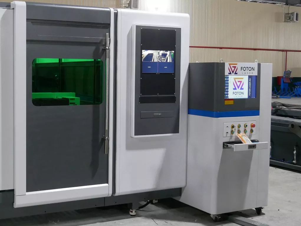 FL-L2040FHR-1000-D220-Raycus Лазерный станок для резки листового металла и труб с кабинетной защитой