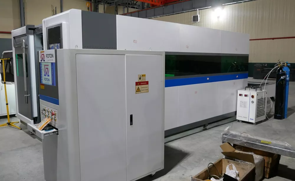 FL-L1560FH-4000-IPG Установка лазерной резки для листового металла с кабинетной защитой